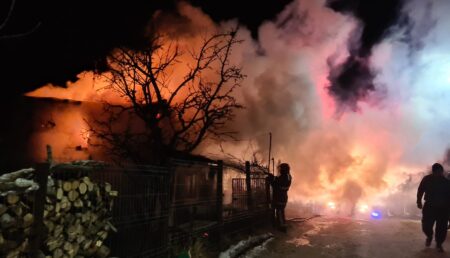 Video – Argeș: Două case au fost cuprinse de flăcări noaptea trecută