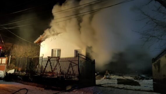Argeș: Incendiu de amploare la o casă