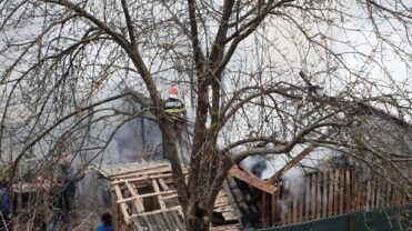 Video – Incendiu violent în Argeș