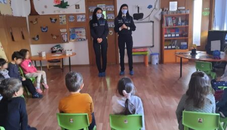 „Polițiști în acțiune”, la Grădinița cu Program Prelungit ,,Căsuța Poveștilor” din Pitești
