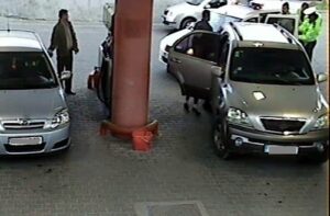Cinci persoane reţinute după un scandal într-o staţie peco din Piteşti