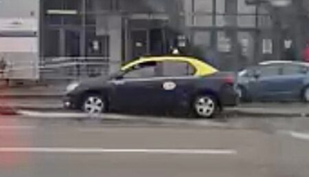 Video – Pitești: Pentru un taximetrist, coșul de gunoi este strada!