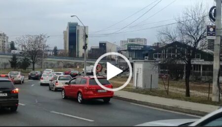 Video: Avarie majoră, trafic blocat în Piteşti. Poliţiştii locali au deviat circulaţia