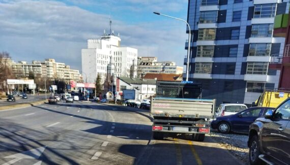 Pitești: Tupeul nesimțit al șoferilor angajați la blocul în construcție de pe Craiovei, persistă!