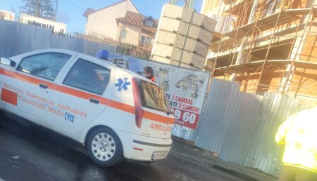 Pitești: Accident lângă sediul Jandarmeriei. O ambulanță implicată