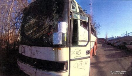 Un autobuz SETRA zace abandonat pe o stradă din Pitești