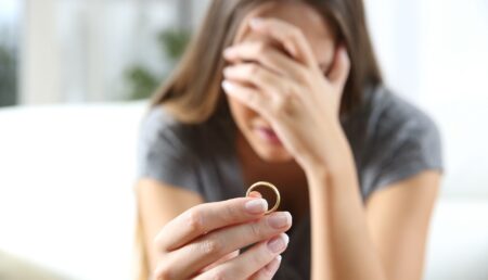 Mai multe divorțuri și mai puține căsătorii în Argeș