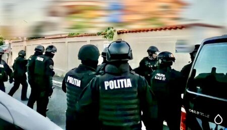 Descinderi în forță ale mascaților în Argeș și Sibiu