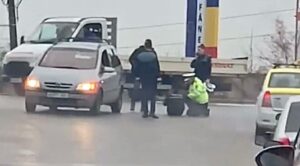 Polițistă care dirija traficul, lovită de o mașină lângă Pitești