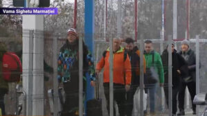 Ucrainenii fug din calea războiului și vin pe jos în România