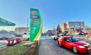 Benzina tot mai ieftină, motorina s-a scumpit!