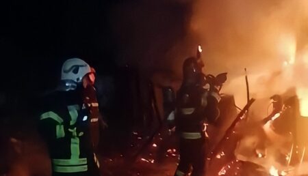 Noapte de foc în Argeș! Gospodării mistuite de flăcări