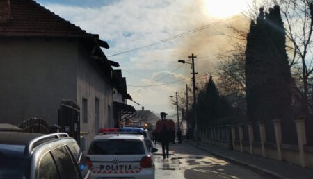Argeș: Incendiu de proporții. Mai multe case cuprinse de flăcări