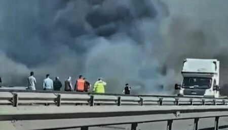Incendiu de proporții pe Autostrada A1, sensul spre Pitești! TIR cuprins de flăcări