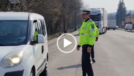 Video: Acţiune a Poliţiei Rutiere în Argeş. Şoferii obosiţi au primit o cafea din partea agenţilor