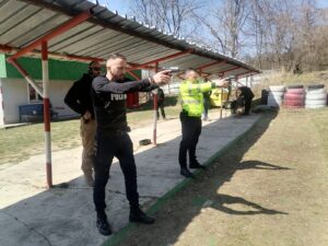 Polițiștii argeșeni s-au întrecut la tras cu pistolul