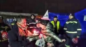 O fetiță de 7 ani, care a fugit de bombe, și-a sărbătorit ziua în tabăra de refugiați