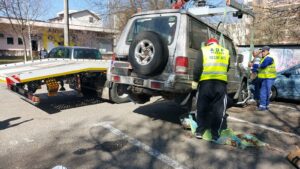 Pitești: Continuă ”vânătoarea” mașinilor fără stăpân, parcate prin oraș