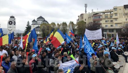Exclusiv – Uzina Dacia, protest masiv cu sute de participanţi, anunţă liderul de Sindicat