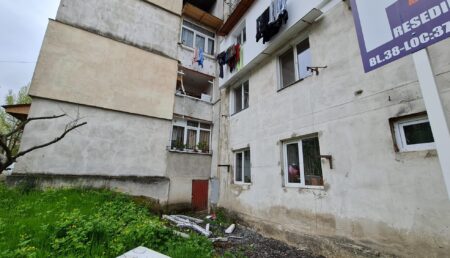 Video – Explozie într-un bloc din Pitești! O tânără a ajuns la spital cu arsuri!