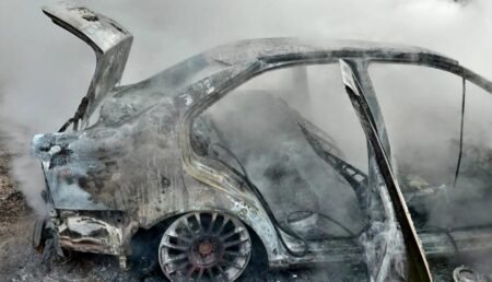 Argeş: O maşină a ars complet, în această dimineaţă