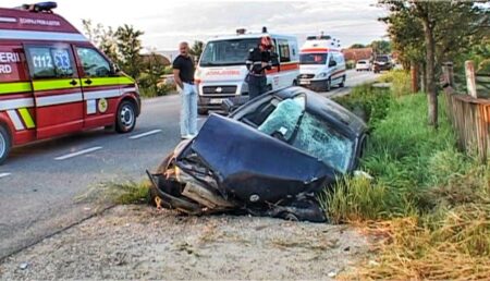 Accident în Argeș! Mașină, impact cu un cap de pod
