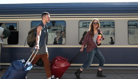 Elevii și studenții din România pot călători gratis cu trenul prin toată Europa