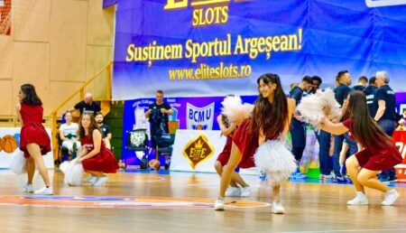 Fetele de la “Brătianu” încing atmosfera la Sala Sporturilor!