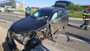 Argeș: Accident între o mașină și un TIR