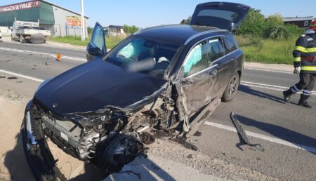 Argeș: Accident între o mașină și un TIR