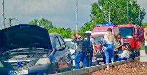 Carambol cu trei mașini pe podul peste Râul Doamnei