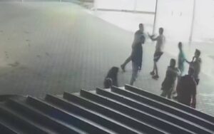 Bătaie în toată regula într-o spălătorie din Bascov