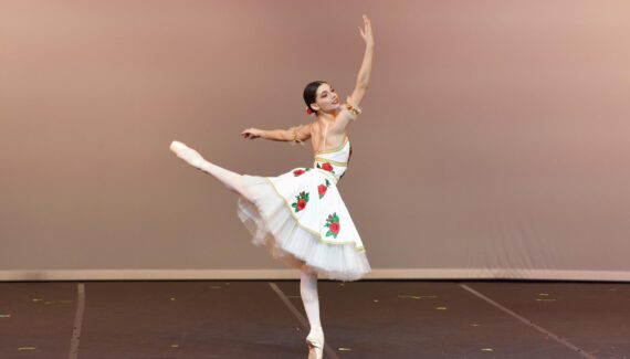 O tânără din Argeș este olimpică la balet și dans contemporan