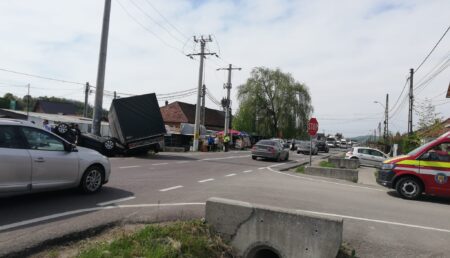 Doi copii de 7 și 15 ani, implicați în accidentul din Argeș