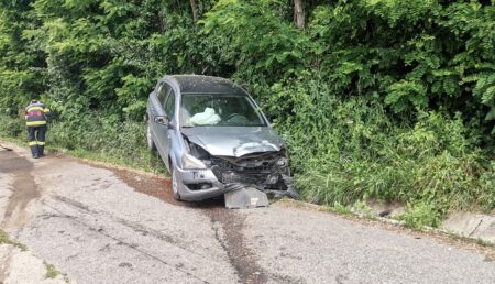 Accident în Argeș! Mașină făcută praf