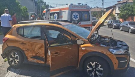 Accident în Argeș. Impact între o Dacia Sandero și un Opel Astra