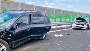 Argeșeancă, accident grav mergând pe contrasens pe noul drum Craiova-Pitești!