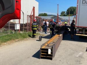 Se face anchetă în cazul accidentului de muncă! Un tânăr a ajuns la spital