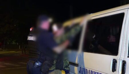 Argeș: Tineri prinși de jandarmi cu droguri la ei. Printre ei și o fată de 17 ani