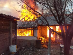 Tragedie în săptămâna Crăciunului! Copil de 1 an, ars de viu în casa mistuită de flăcări!