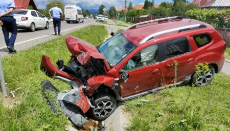 Argeș: Mașină răsturnată în afara șoselei