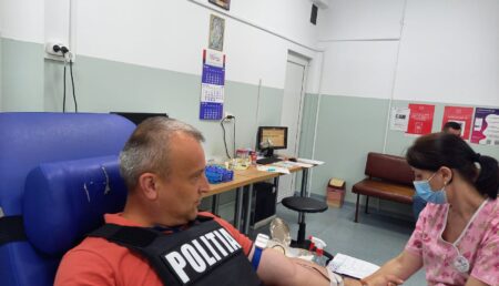 Polițiștii argeșeni au donat sânge pentru a ajuta bolnavii aflați în suferință