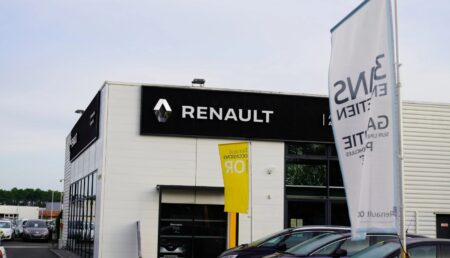 Un motor aflat și în dotarea modelelor Dacia trimite Renault în instanță
