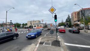 Poți primi amendă chiar dacă intri pe verde! Regula din Codul Rutier