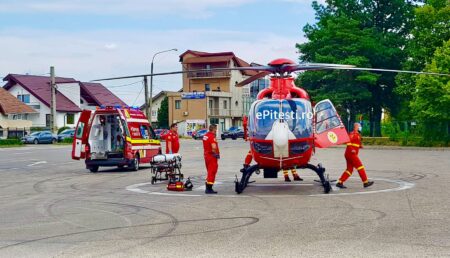 Pitești: Gemeni, băiețel și fetiță, transferați de urgență cu elicopterul SMURD în București