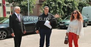Argeș: Primarul acuzat de favoruri sexuale a venit cu soția de mână în fața instanței