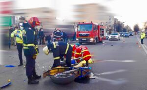 Argeș: Accident la LIDL! Un motociclist este implicat