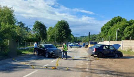 Argeș: Accident între două autoturisme. O victimă a fost transportată la spital