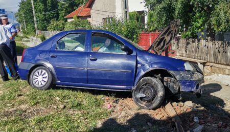 Argeș: Accident cu victimă! A pierdut controlul volanului și a intrat cu mașina într-un cap de pod