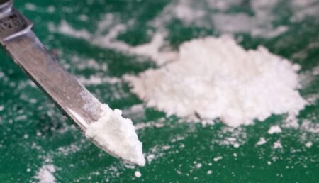 Primul laborator de extragere secundară a cocainei descoperit în România